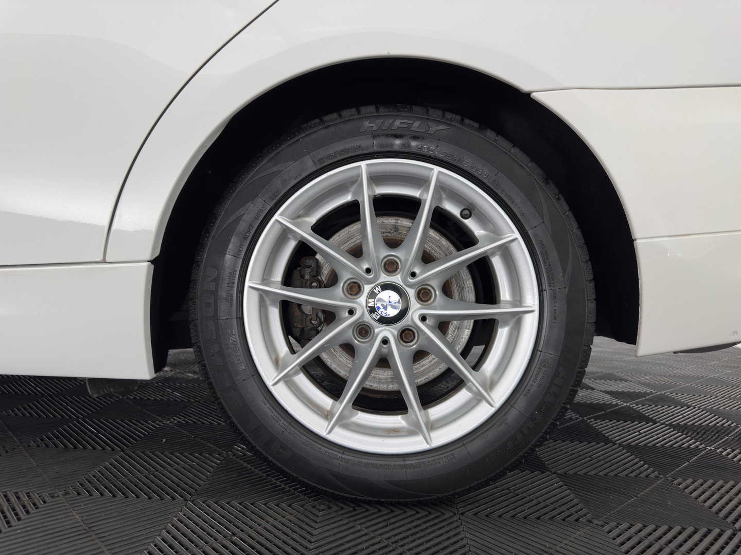 BMW 3 Serie 318i High Executive Aut. *PANO | LEATHER | XENON | HEATED-COMFORTSEATS | NAVI-FULLMAP | PRIVACY-GLASS | ECC | PDC | CRUISE | 16''ALU*