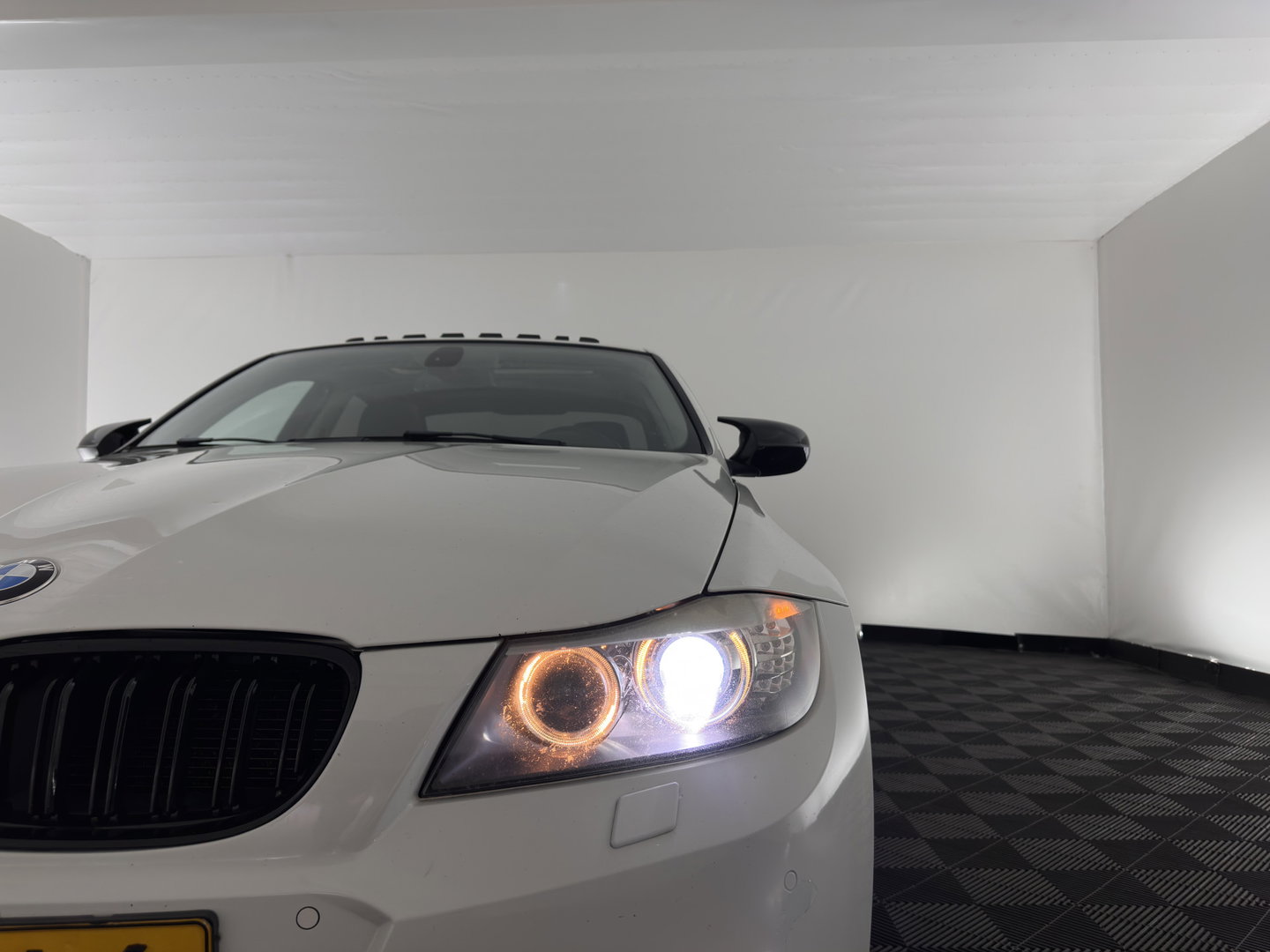 BMW 3 Serie 318i High Executive Aut. *PANO | LEATHER | XENON | HEATED-COMFORTSEATS | NAVI-FULLMAP | PRIVACY-GLASS | ECC | PDC | CRUISE | 16''ALU*