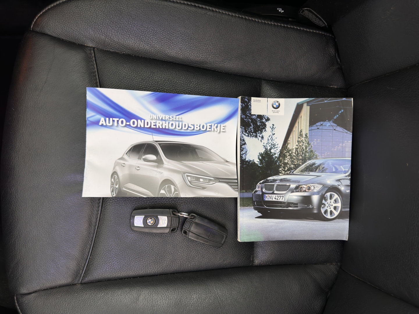 BMW 3 Serie 318i High Executive Aut. *PANO | LEATHER | XENON | HEATED-COMFORTSEATS | NAVI-FULLMAP | PRIVACY-GLASS | ECC | PDC | CRUISE | 16''ALU*