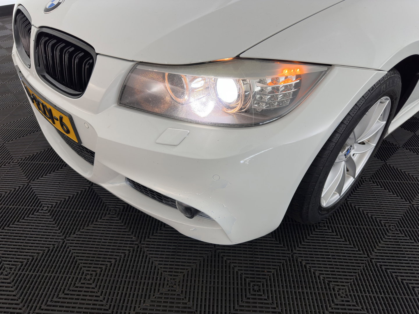 BMW 3 Serie 318i High Executive Aut. *PANO | LEATHER | XENON | HEATED-COMFORTSEATS | NAVI-FULLMAP | PRIVACY-GLASS | ECC | PDC | CRUISE | 16''ALU*