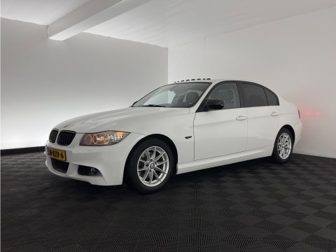 BMW 3 Serie 318i High Executive Aut. *PANO | LEATHER | XENON | HEATED-COMFORTSEATS | NAVI-FULLMAP | PRIVACY-GLASS | ECC | PDC | CRUISE | 16''ALU*