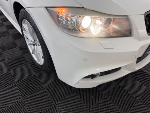BMW 3 Serie 318i High Executive Aut. *PANO | LEATHER | XENON | HEATED-COMFORTSEATS | NAVI-FULLMAP | PRIVACY-GLASS | ECC | PDC | CRUISE | 16''ALU*