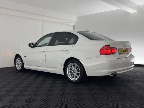 BMW 3 Serie 318i High Executive Aut. *PANO | LEATHER | XENON | HEATED-COMFORTSEATS | NAVI-FULLMAP | PRIVACY-GLASS | ECC | PDC | CRUISE | 16''ALU*