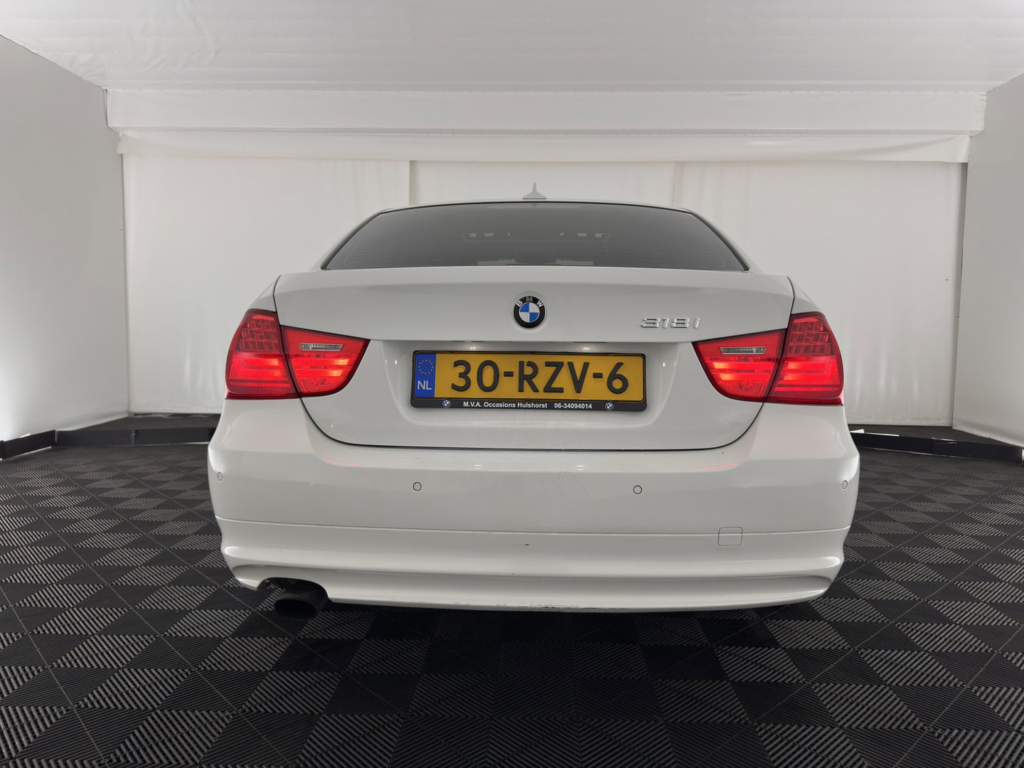 BMW 3 Serie 318i High Executive Aut. *PANO | LEATHER | XENON | HEATED-COMFORTSEATS | NAVI-FULLMAP | PRIVACY-GLASS | ECC | PDC | CRUISE | 16''ALU*