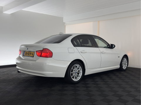 BMW 3 Serie 318i High Executive Aut. *PANO | LEATHER | XENON | HEATED-COMFORTSEATS | NAVI-FULLMAP | PRIVACY-GLASS | ECC | PDC | CRUISE | 16''ALU*