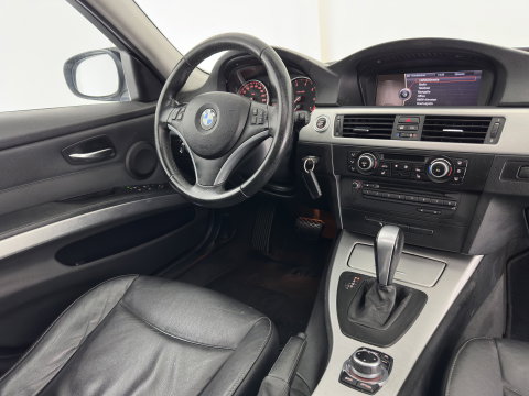 BMW 3 Serie 318i High Executive Aut. *PANO | LEATHER | XENON | HEATED-COMFORTSEATS | NAVI-FULLMAP | PRIVACY-GLASS | ECC | PDC | CRUISE | 16''ALU*
