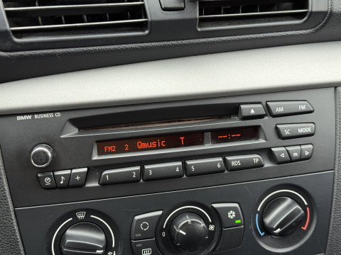 BMW 1-serie 116i Business Line | Handel / Export | Airconditioning | 5 Deurs | 17" Lichtmetalen Wielen |