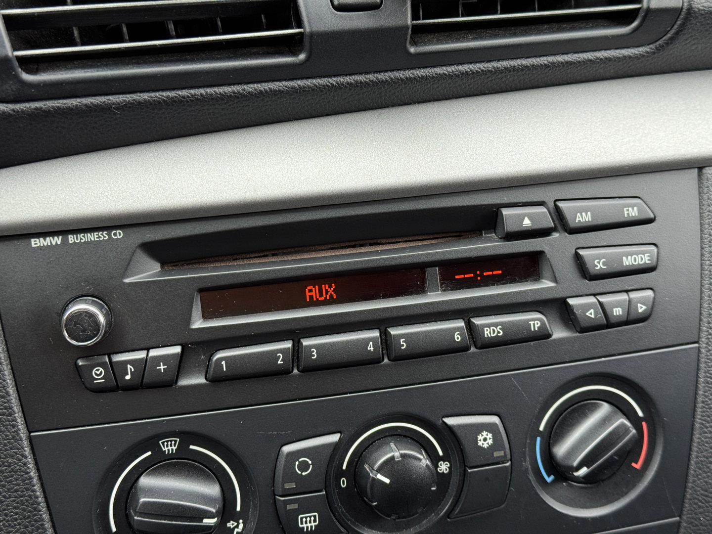 BMW 1-serie 116i Business Line | Handel / Export | Airconditioning | 5 Deurs | 17" Lichtmetalen Wielen |
