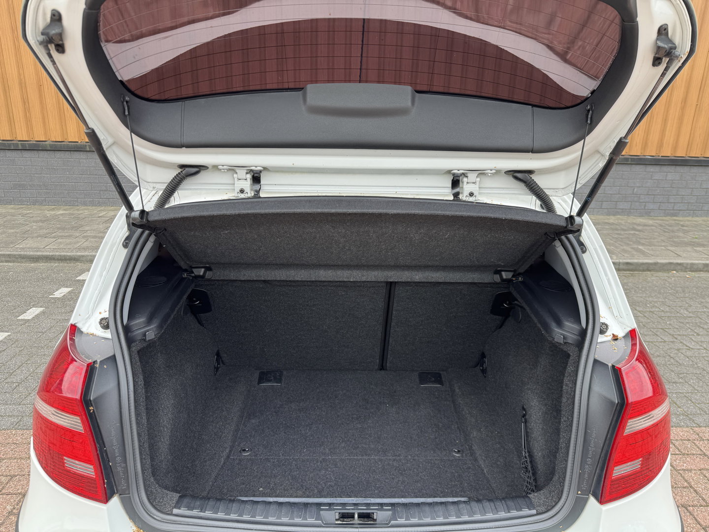 BMW 1-serie 116i Business Line | Handel / Export | Airconditioning | 5 Deurs | 17" Lichtmetalen Wielen |