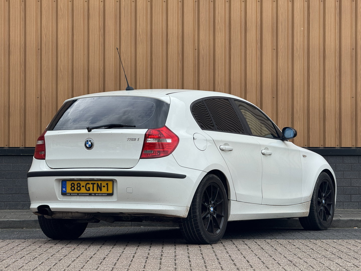 BMW 1-serie 116i Business Line | Handel / Export | Airconditioning | 5 Deurs | 17" Lichtmetalen Wielen |