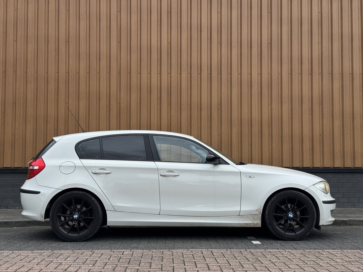 BMW 1-serie 116i Business Line | Handel / Export | Airconditioning | 5 Deurs | 17" Lichtmetalen Wielen |