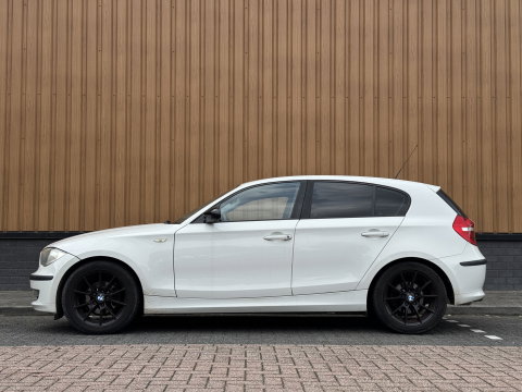 BMW 1-serie 116i Business Line | Handel / Export | Airconditioning | 5 Deurs | 17" Lichtmetalen Wielen |