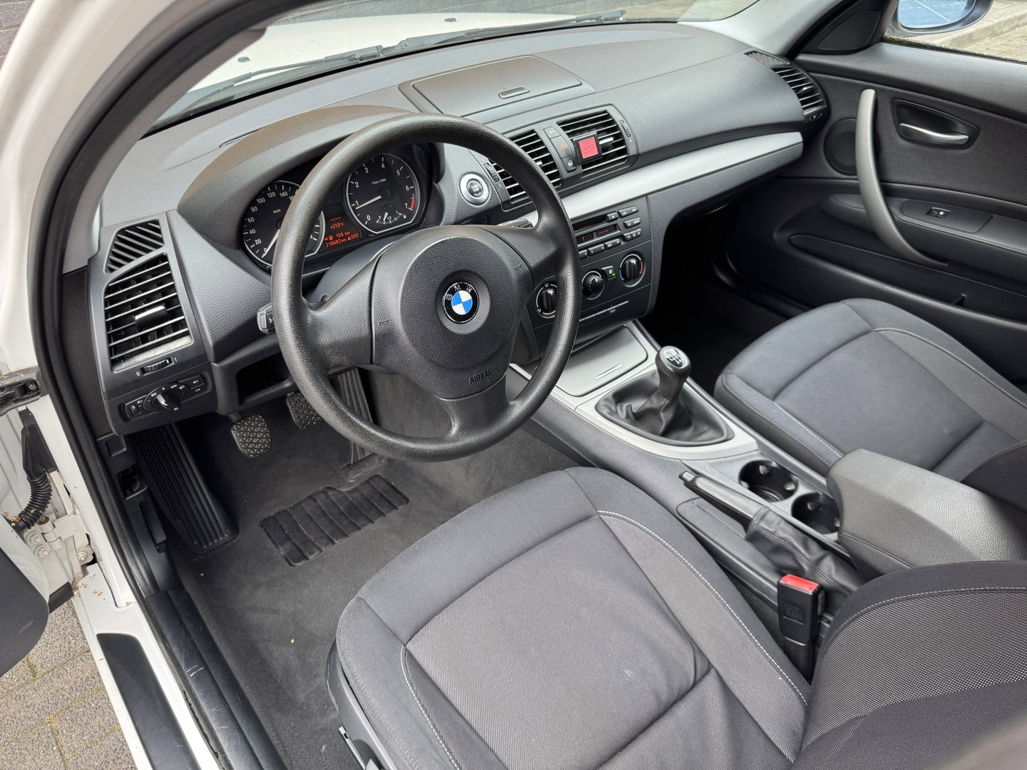 BMW 1-serie 116i Business Line | Handel / Export | Airconditioning | 5 Deurs | 17" Lichtmetalen Wielen |