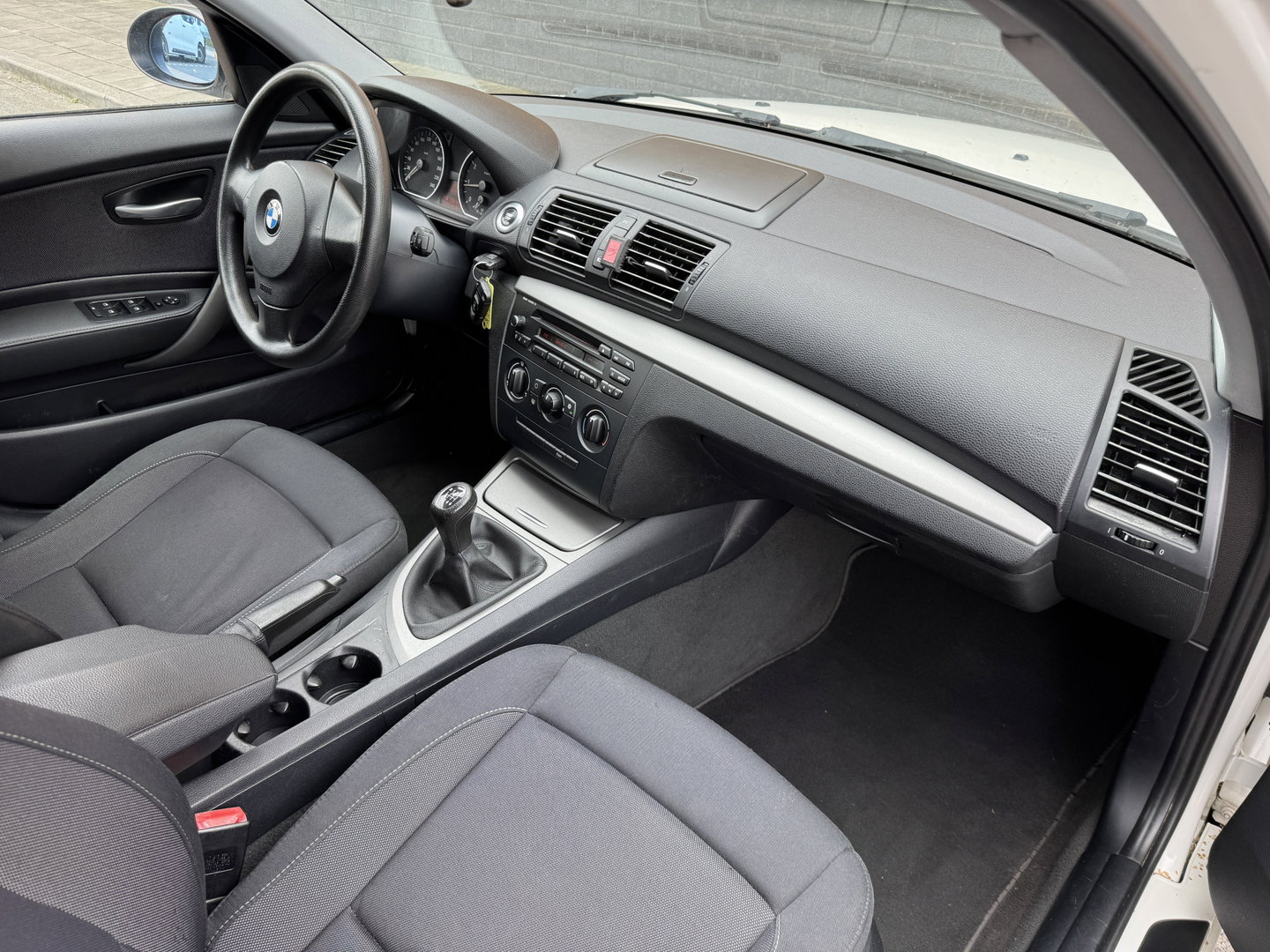 BMW 1-serie 116i Business Line | Handel / Export | Airconditioning | 5 Deurs | 17" Lichtmetalen Wielen |
