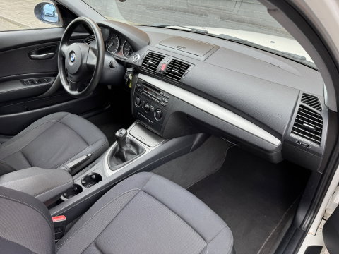 BMW 1-serie 116i Business Line | Handel / Export | Airconditioning | 5 Deurs | 17" Lichtmetalen Wielen |