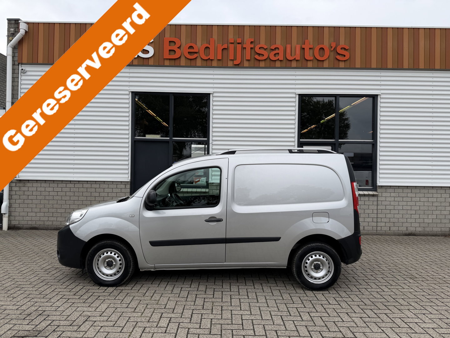 Renault Kangoo Express 1.5 dCi 75 Express Comfort / vaste prijs rijklaar € 7.950 marge ( btw vrij ) / lease vanaf € 238 / airco / cruise / navi / zilver metallic / trekhaak / dakrails