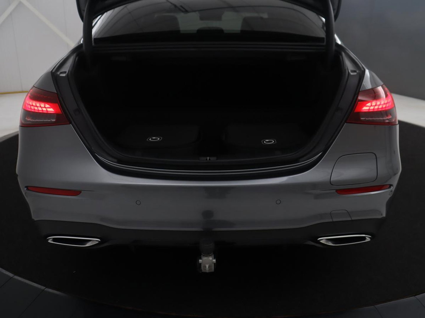 Mercedes-Benz E-Klasse 300 e AMG Line | SOH 88.4% | Panoramadak | Trekhaak | Leder | Burnmeister surround | Head up | 360 camera | Adaptive cruise | Carplay | Memory |