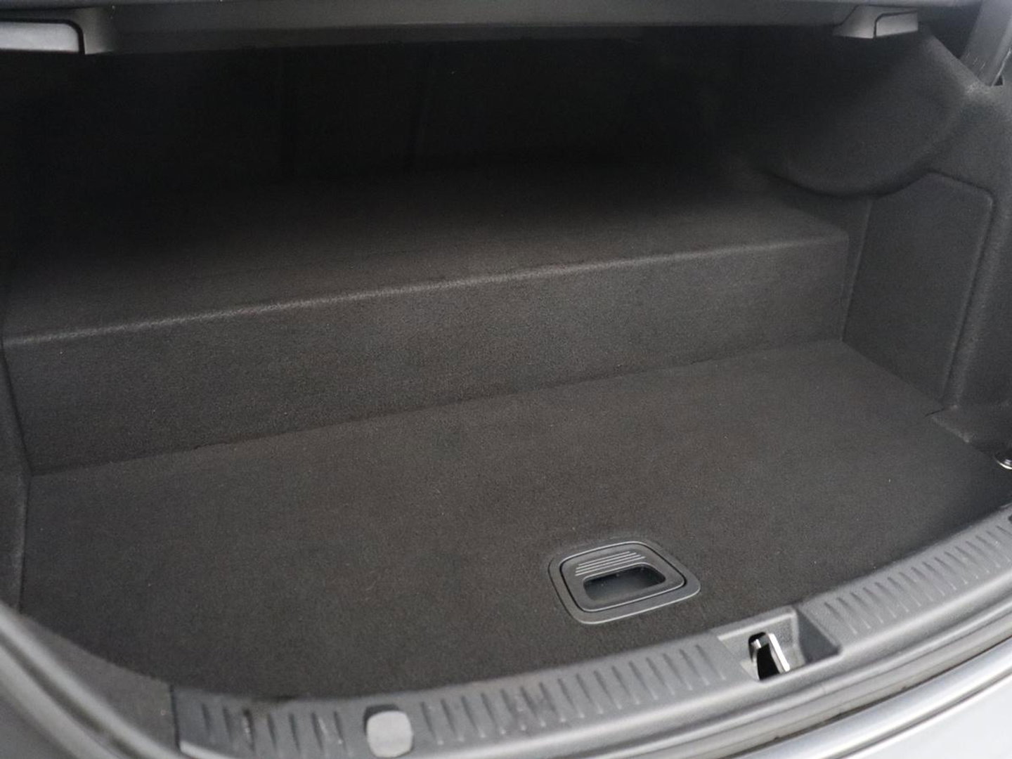 Mercedes-Benz E-Klasse 300 e AMG Line | SOH 88.4% | Panoramadak | Trekhaak | Leder | Burnmeister surround | Head up | 360 camera | Adaptive cruise | Carplay | Memory |