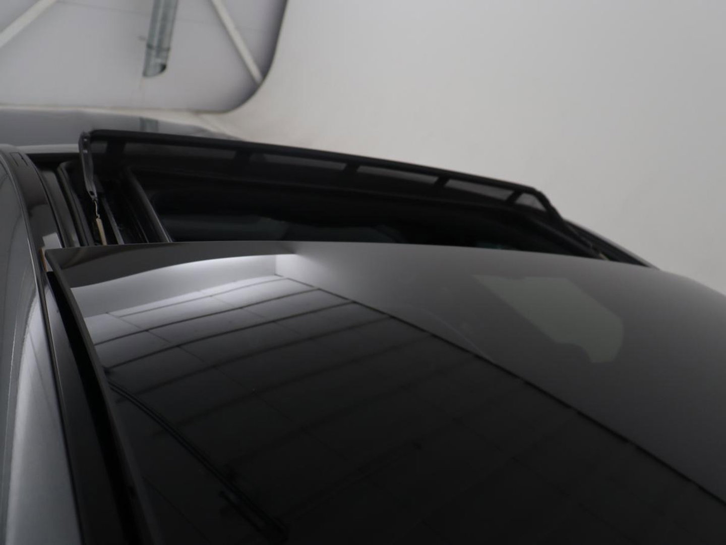 Mercedes-Benz E-Klasse 300 e AMG Line | SOH 88.4% | Panoramadak | Trekhaak | Leder | Burnmeister surround | Head up | 360 camera | Adaptive cruise | Carplay | Memory |