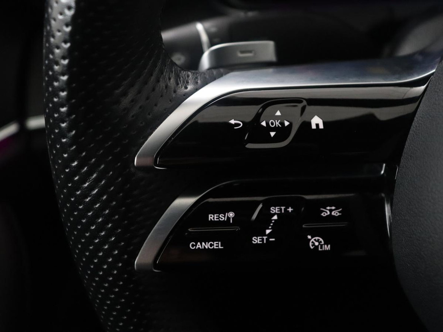 Mercedes-Benz E-Klasse 300 e AMG Line | SOH 88.4% | Panoramadak | Trekhaak | Leder | Burnmeister surround | Head up | 360 camera | Adaptive cruise | Carplay | Memory |