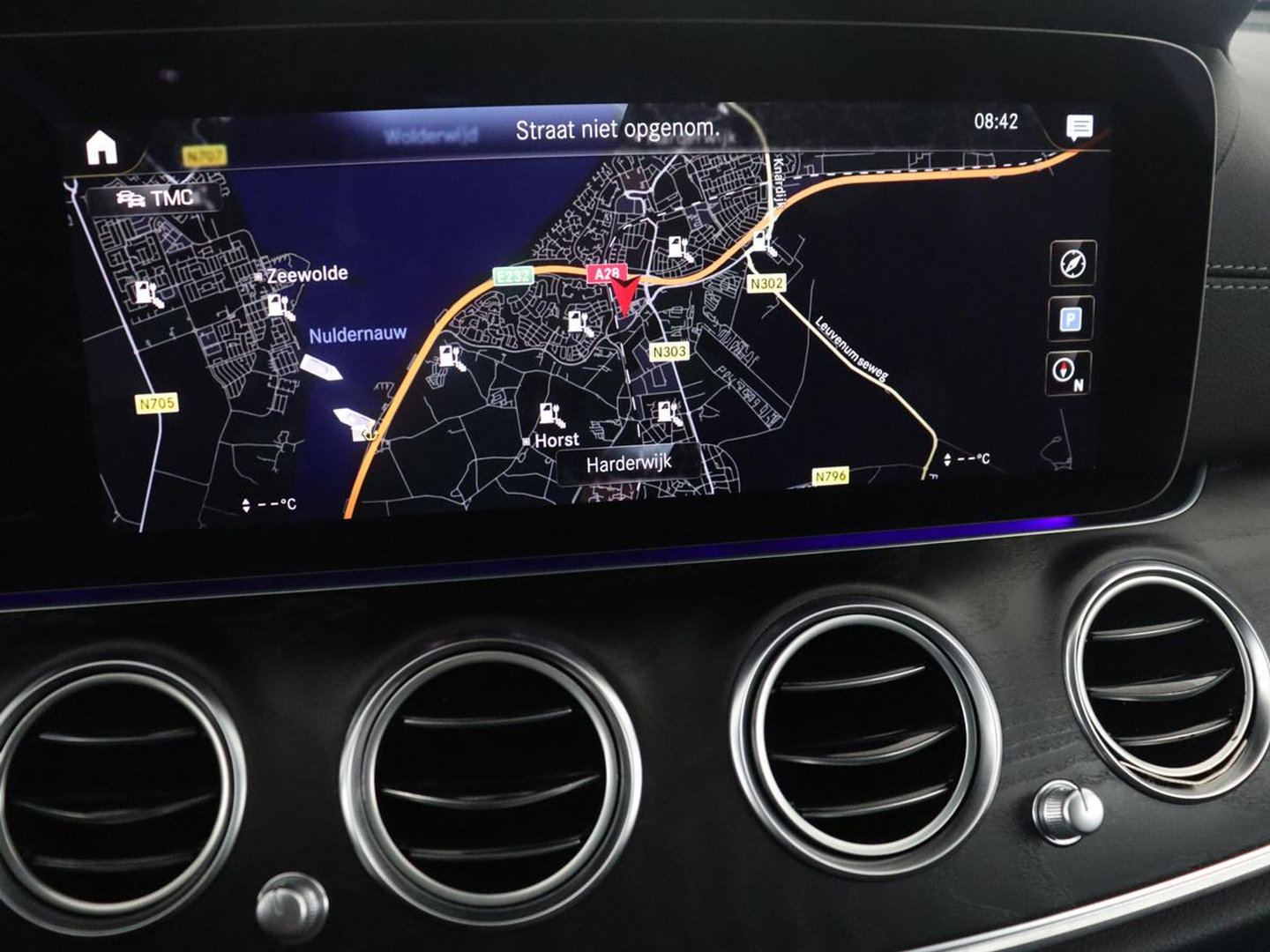 Mercedes-Benz E-Klasse 300 e AMG Line | SOH 88.4% | Panoramadak | Trekhaak | Leder | Burnmeister surround | Head up | 360 camera | Adaptive cruise | Carplay | Memory |