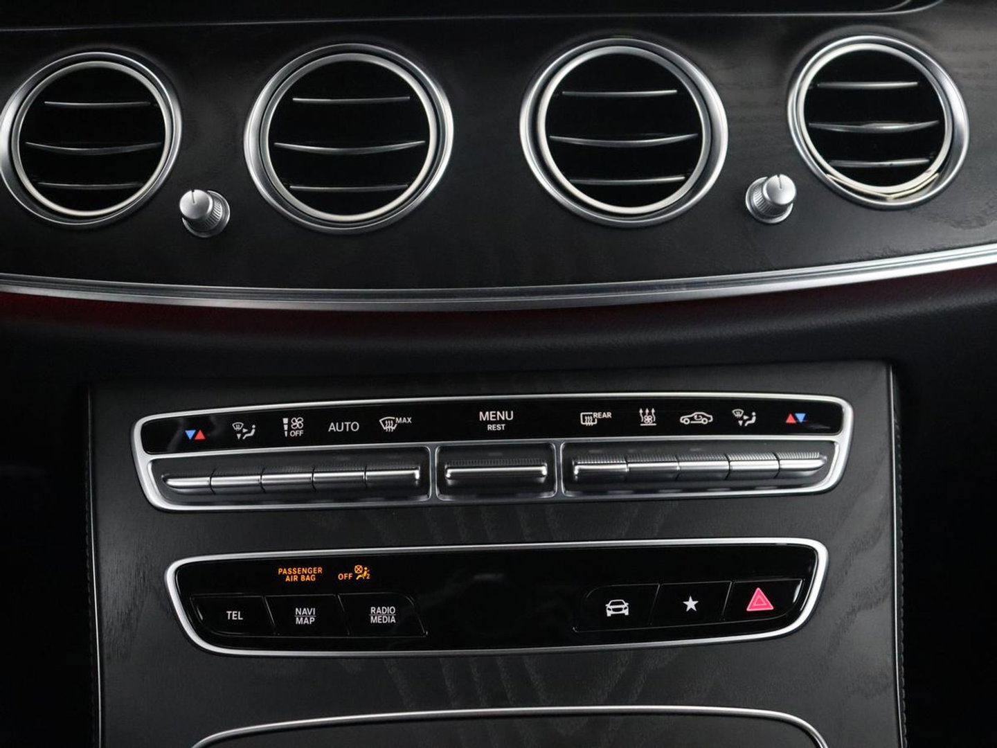 Mercedes-Benz E-Klasse 300 e AMG Line | SOH 88.4% | Panoramadak | Trekhaak | Leder | Burnmeister surround | Head up | 360 camera | Adaptive cruise | Carplay | Memory |