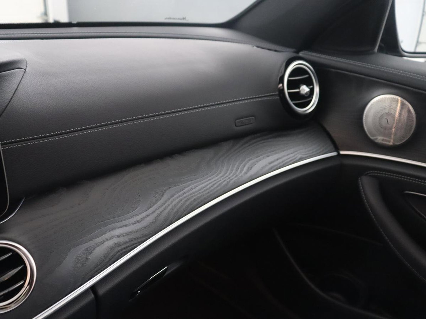 Mercedes-Benz E-Klasse 300 e AMG Line | SOH 88.4% | Panoramadak | Trekhaak | Leder | Burnmeister surround | Head up | 360 camera | Adaptive cruise | Carplay | Memory |