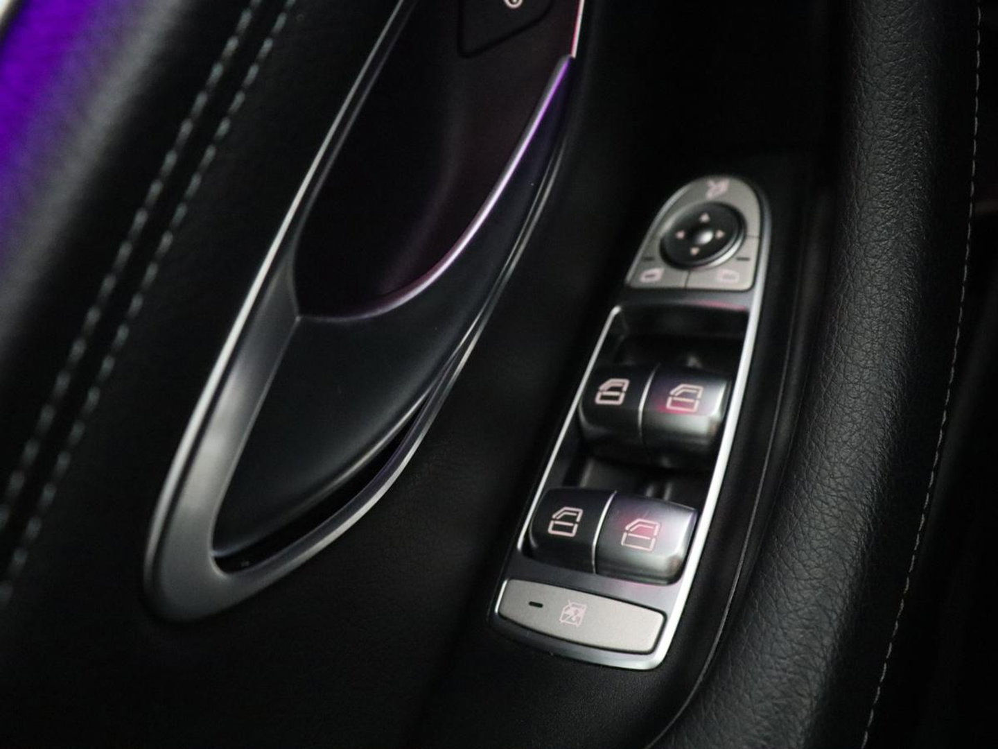 Mercedes-Benz E-Klasse 300 e AMG Line | SOH 88.4% | Panoramadak | Trekhaak | Leder | Burnmeister surround | Head up | 360 camera | Adaptive cruise | Carplay | Memory |