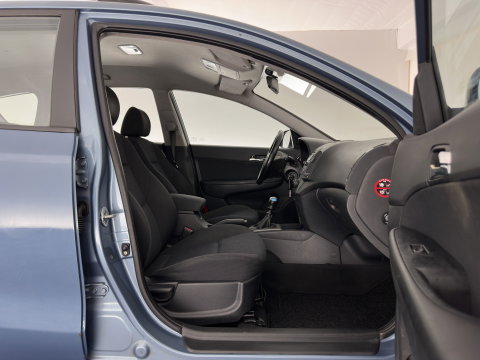 Hyundai I30 CW 1.6i Dynamic *AIRCO | COMFORT-SEATS | PDC | TOWBAR | 15''ALU*