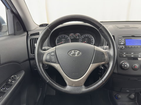 Hyundai I30 CW 1.6i Dynamic *AIRCO | COMFORT-SEATS | PDC | TOWBAR | 15''ALU*