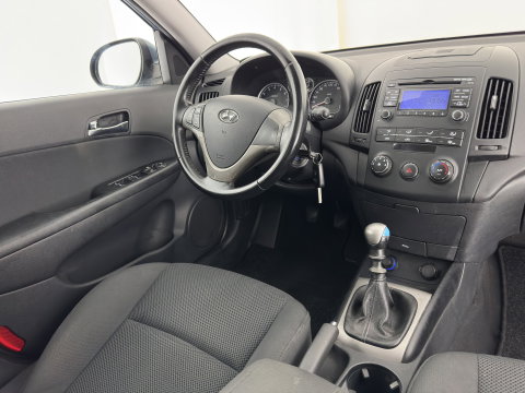 Hyundai I30 CW 1.6i Dynamic *AIRCO | COMFORT-SEATS | PDC | TOWBAR | 15''ALU*