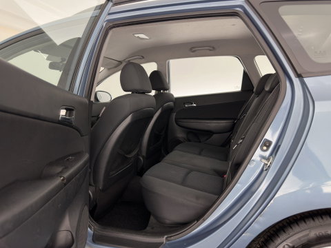 Hyundai I30 CW 1.6i Dynamic *AIRCO | COMFORT-SEATS | PDC | TOWBAR | 15''ALU*