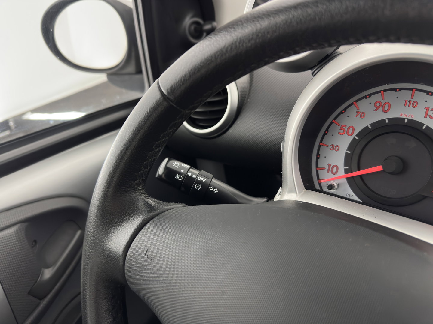 Peugeot 107 1.0-12V Black & Silver *AIRCO | COMFORT-SEATS | RADIO-CD | PRIVACY-GLASS | 14''ALU*
