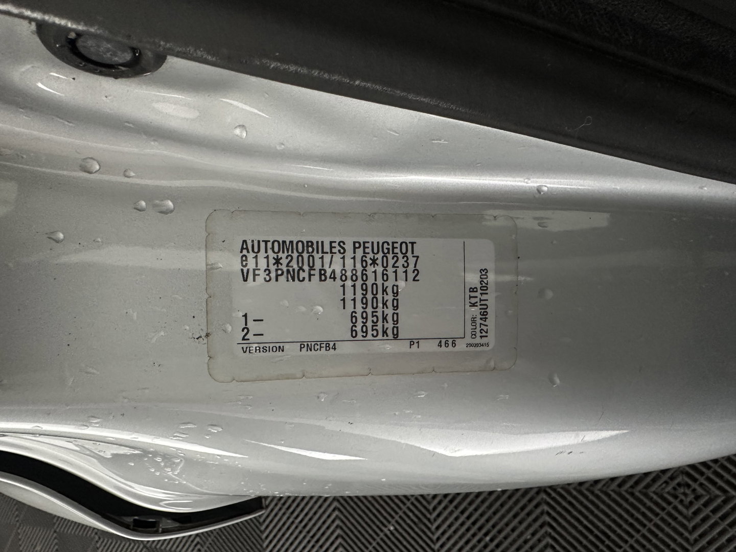 Peugeot 107 1.0-12V Black & Silver *AIRCO | COMFORT-SEATS | RADIO-CD | PRIVACY-GLASS | 14''ALU*