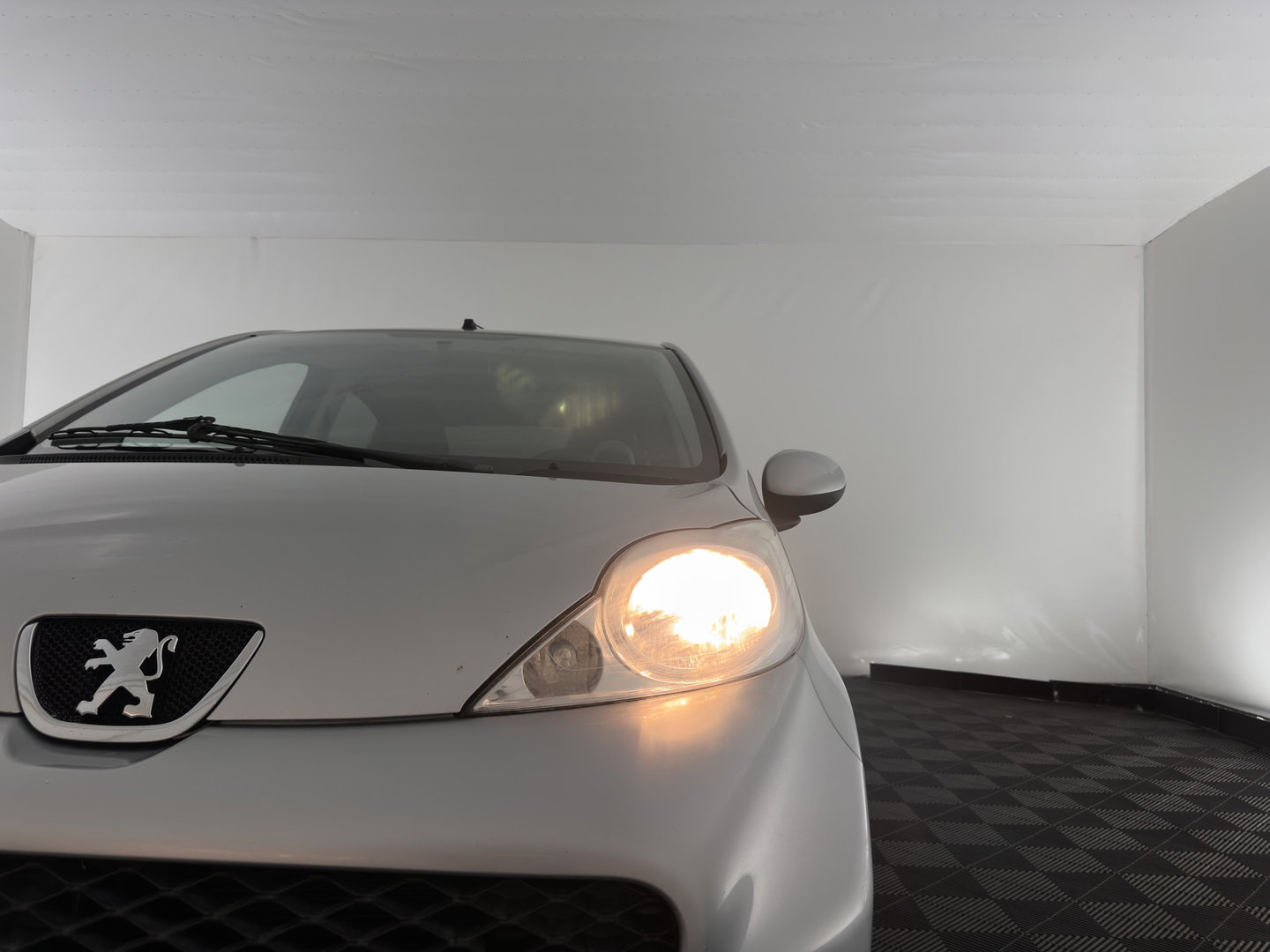 Peugeot 107 1.0-12V Black & Silver *AIRCO | COMFORT-SEATS | RADIO-CD | PRIVACY-GLASS | 14''ALU*