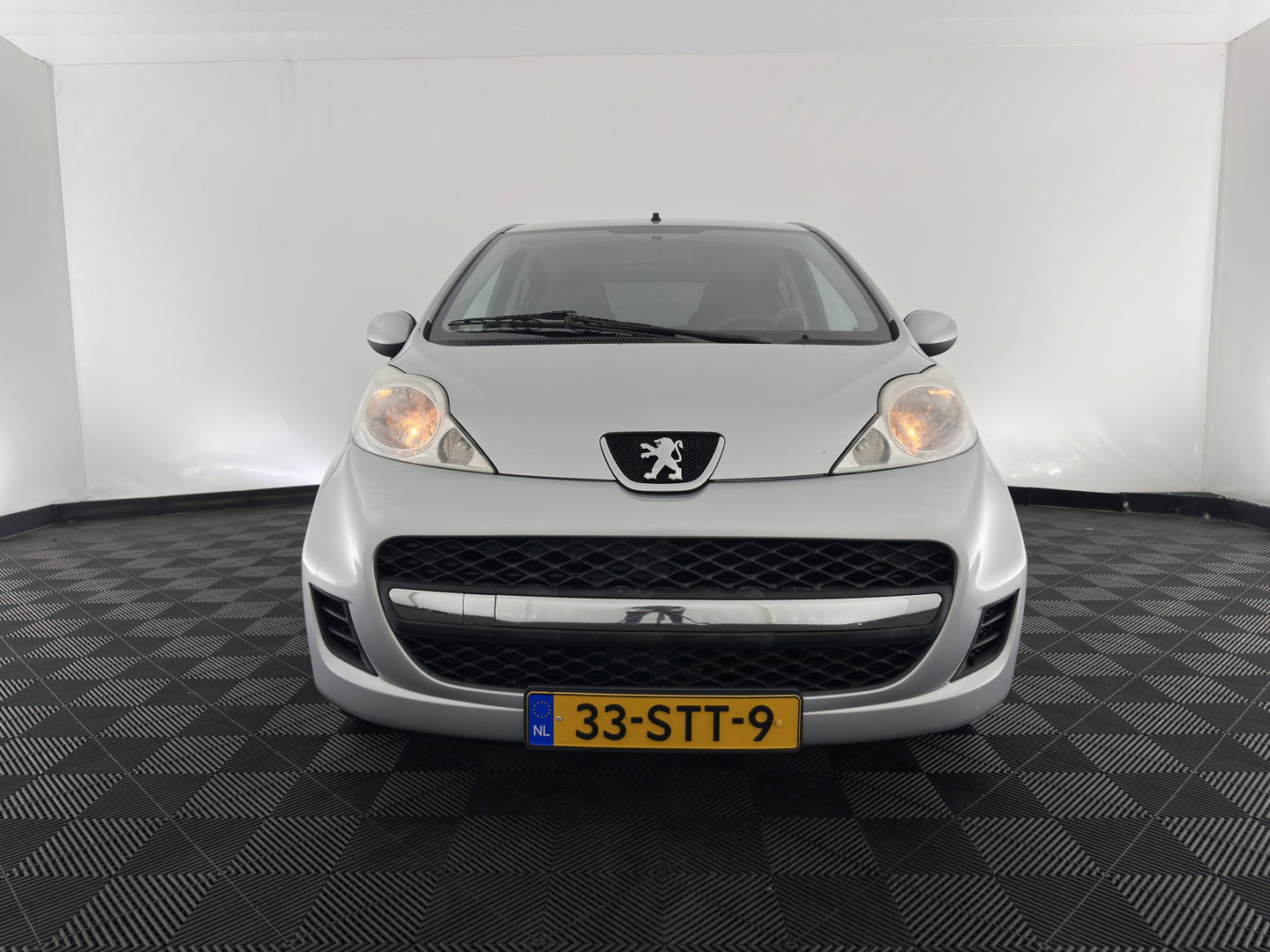 Peugeot 107 1.0-12V Black & Silver *AIRCO | COMFORT-SEATS | RADIO-CD | PRIVACY-GLASS | 14''ALU*