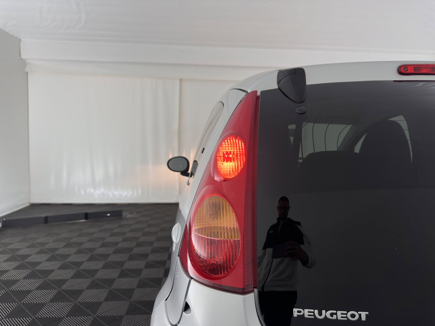 Peugeot 107 1.0-12V Black & Silver *AIRCO | COMFORT-SEATS | RADIO-CD | PRIVACY-GLASS | 14''ALU*