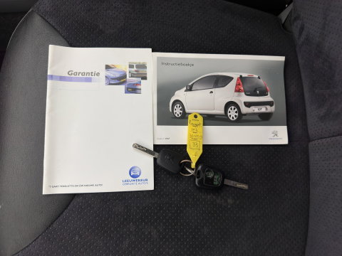 Peugeot 107 1.0-12V Black & Silver *AIRCO | COMFORT-SEATS | RADIO-CD | PRIVACY-GLASS | 14''ALU*