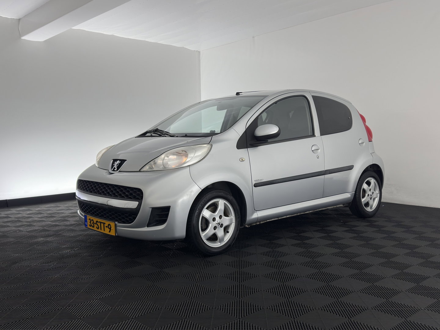 Peugeot 107 1.0-12V Black & Silver *AIRCO | COMFORT-SEATS | RADIO-CD | PRIVACY-GLASS | 14''ALU*