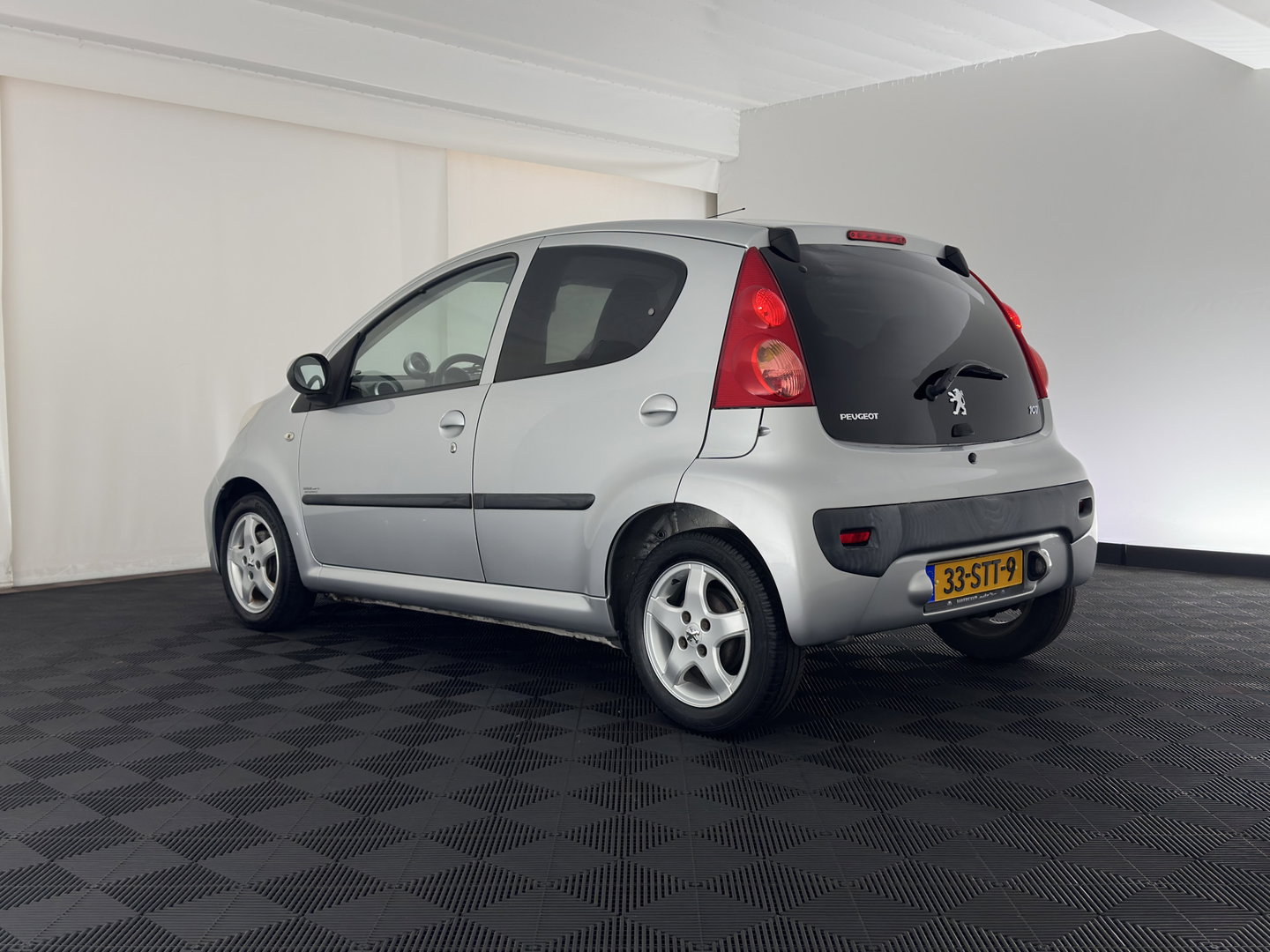 Peugeot 107 1.0-12V Black & Silver *AIRCO | COMFORT-SEATS | RADIO-CD | PRIVACY-GLASS | 14''ALU*