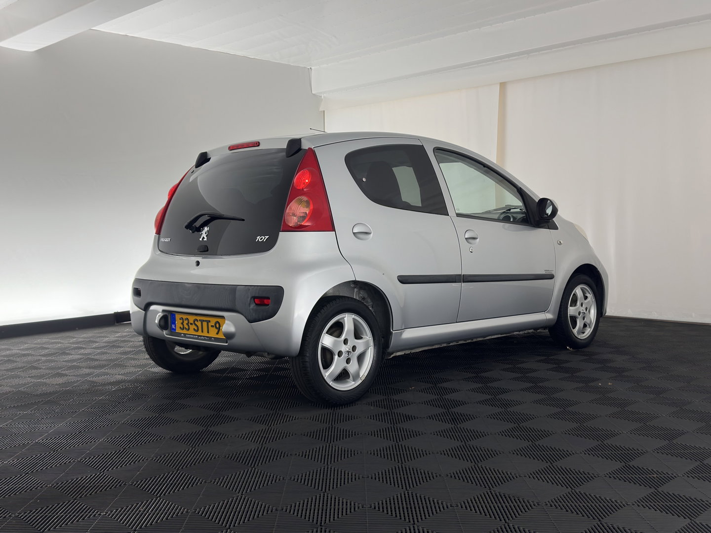 Peugeot 107 1.0-12V Black & Silver *AIRCO | COMFORT-SEATS | RADIO-CD | PRIVACY-GLASS | 14''ALU*