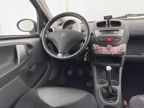 Peugeot 107 1.0-12V Black & Silver *AIRCO | COMFORT-SEATS | RADIO-CD | PRIVACY-GLASS | 14''ALU*