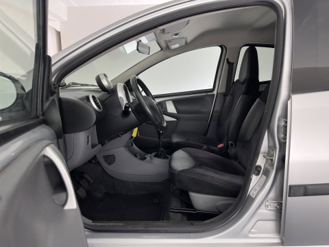 Peugeot 107 1.0-12V Black & Silver *AIRCO | COMFORT-SEATS | RADIO-CD | PRIVACY-GLASS | 14''ALU*