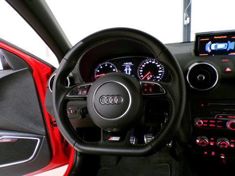 Audi A1 Sportback 1.0 TFSI S-Line "Origineel NL!" 2x S Line Xenon-LED Parkeersensoren Bose 18"Velgen Navigatie Bluetooth Cruise