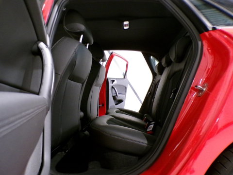 Audi A1 Sportback 1.0 TFSI S-Line "Origineel NL!" 2x S Line Xenon-LED Parkeersensoren Bose 18"Velgen Navigatie Bluetooth Cruise