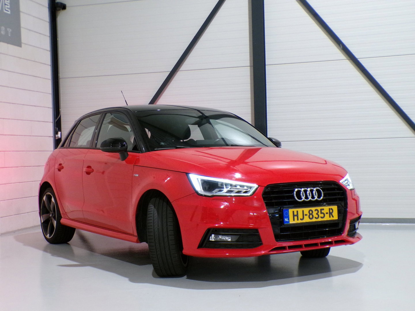 Audi A1 Sportback 1.0 TFSI S-Line "Origineel NL!" 2x S Line Xenon-LED Parkeersensoren Bose 18"Velgen Navigatie Bluetooth Cruise