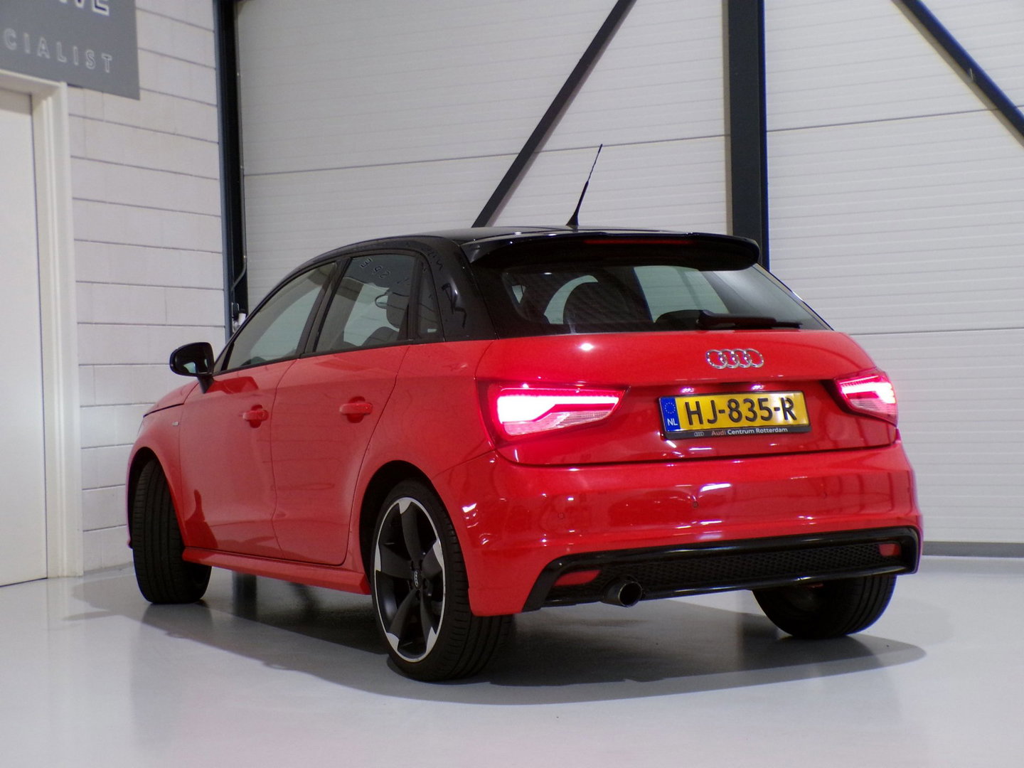 Audi A1 Sportback 1.0 TFSI S-Line "Origineel NL!" 2x S Line Xenon-LED Parkeersensoren Bose 18"Velgen Navigatie Bluetooth Cruise
