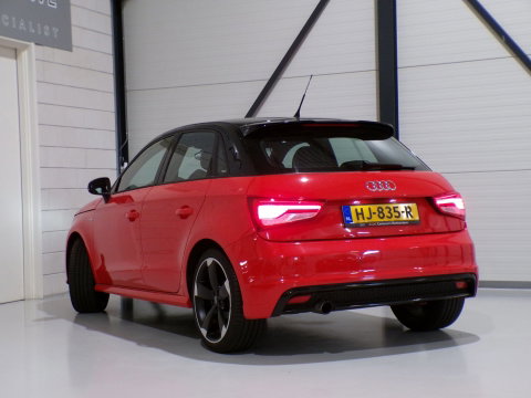 Audi A1 Sportback 1.0 TFSI S-Line "Origineel NL!" 2x S Line Xenon-LED Parkeersensoren Bose 18"Velgen Navigatie Bluetooth Cruise
