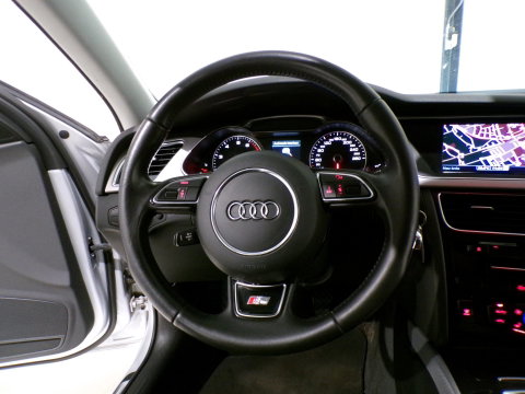 Audi A4 Avant 1.8 TFSI S-Line Edition Trekhaak Stoelverwarming Xenon-LED Bluetooth Parkeersensoren Navigatie Cruise-control