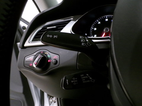 Audi A4 Avant 1.8 TFSI S-Line Edition Trekhaak Stoelverwarming Xenon-LED Bluetooth Parkeersensoren Navigatie Cruise-control